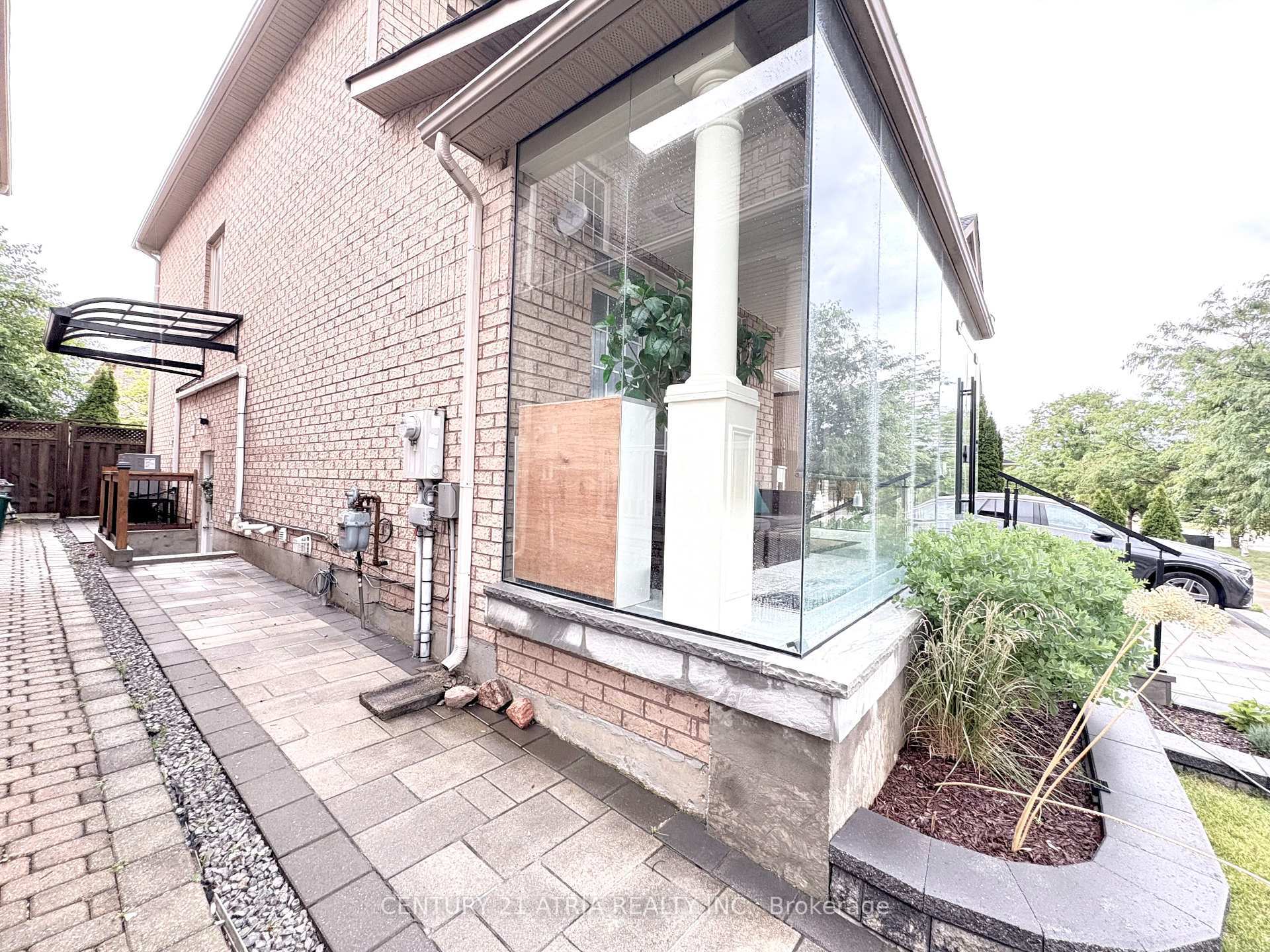Property Photo: 335 Shirley Drive Bsmt ON L4S 2N6