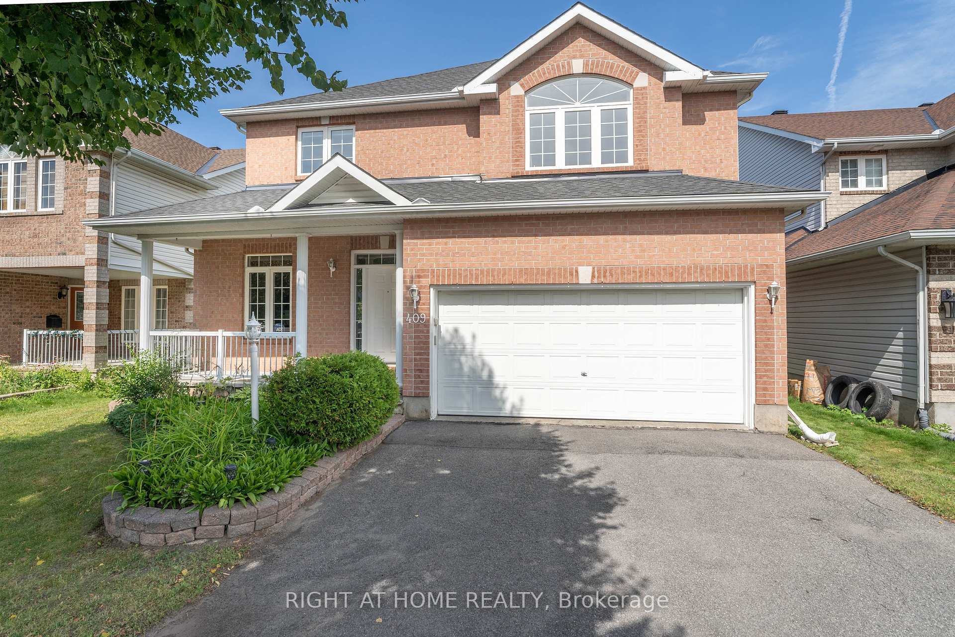 Property Photo: 409 Beatrice Drive ON K2J 4W9