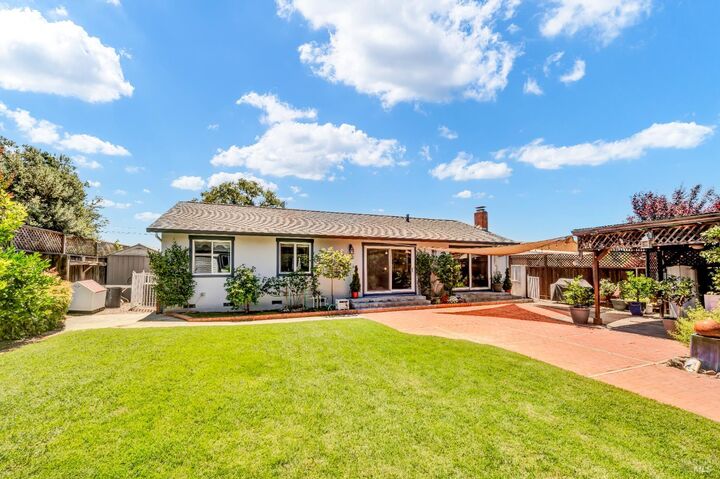 323 Willow Glen Court  Healdsburg CA 95448 photo