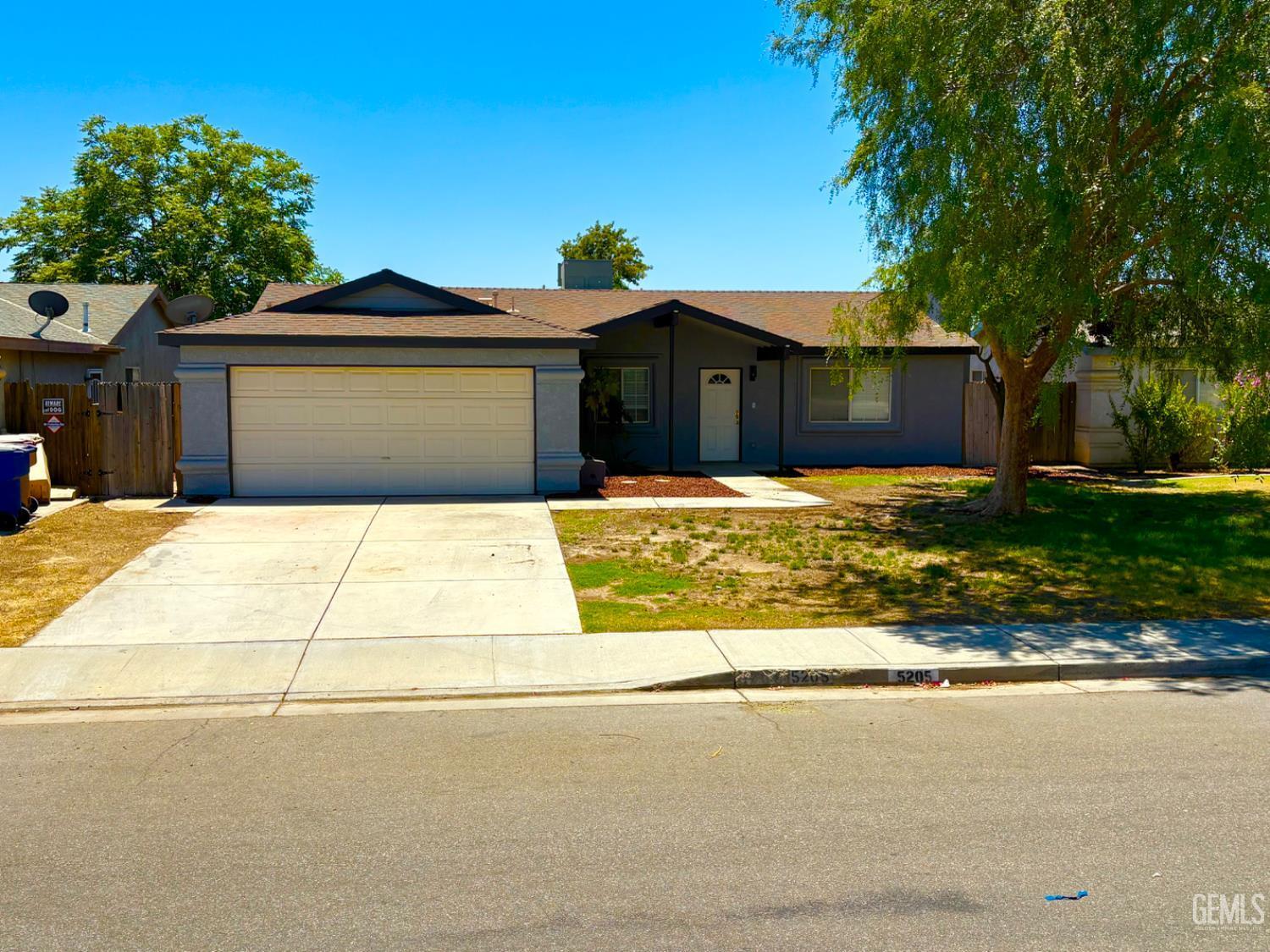 5205 Coxwold Abbey Court  Bakersfield CA 93307 photo