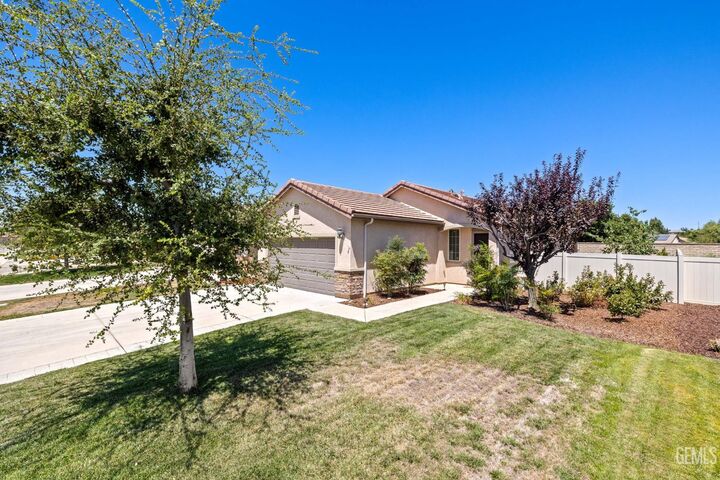 Property Photo:  13414 Sterling Heights Drive  CA 93306 