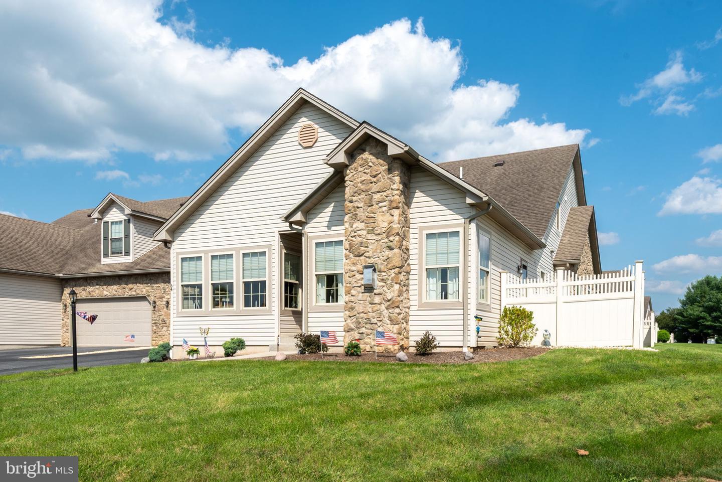 Property Photo: 54 S Village Circle PA 17078