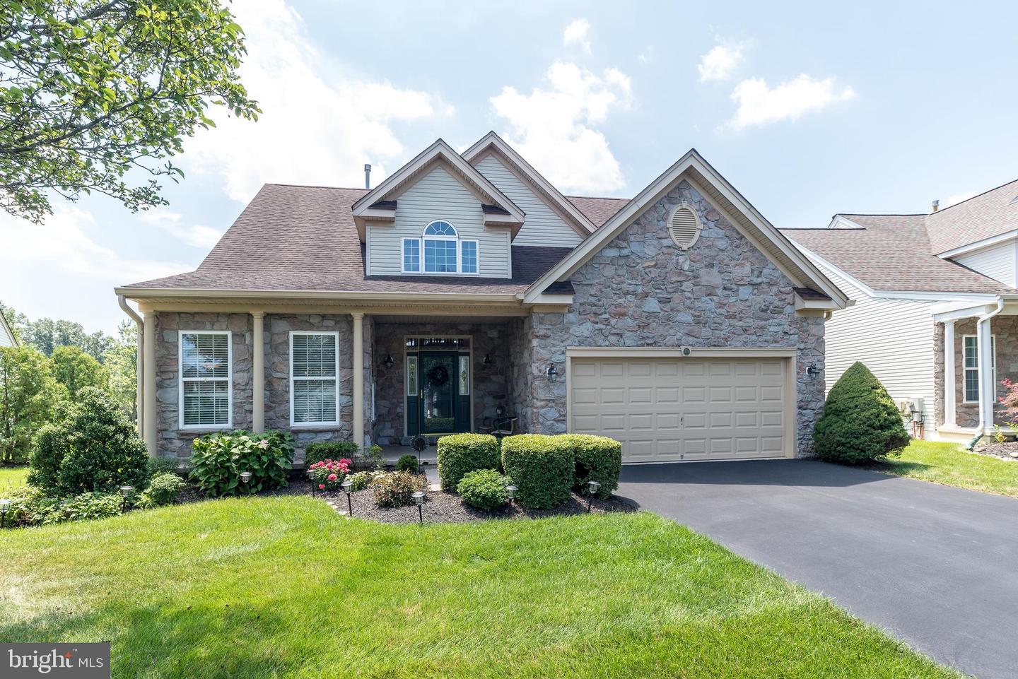 Property Photo:  726 S Settlers Circle  PA 18976 