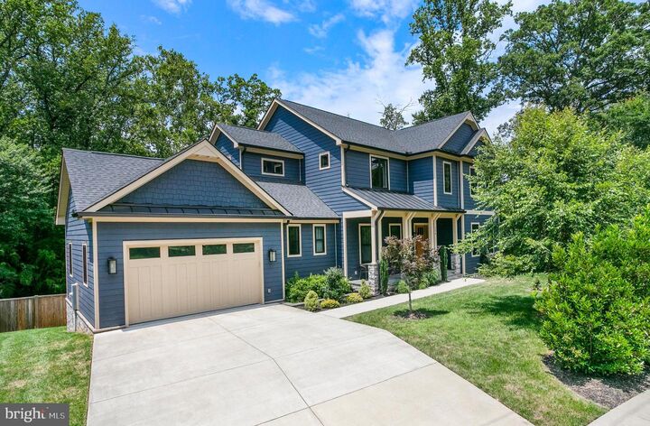 Property Photo: 116 Fardale Street SE VA 22180