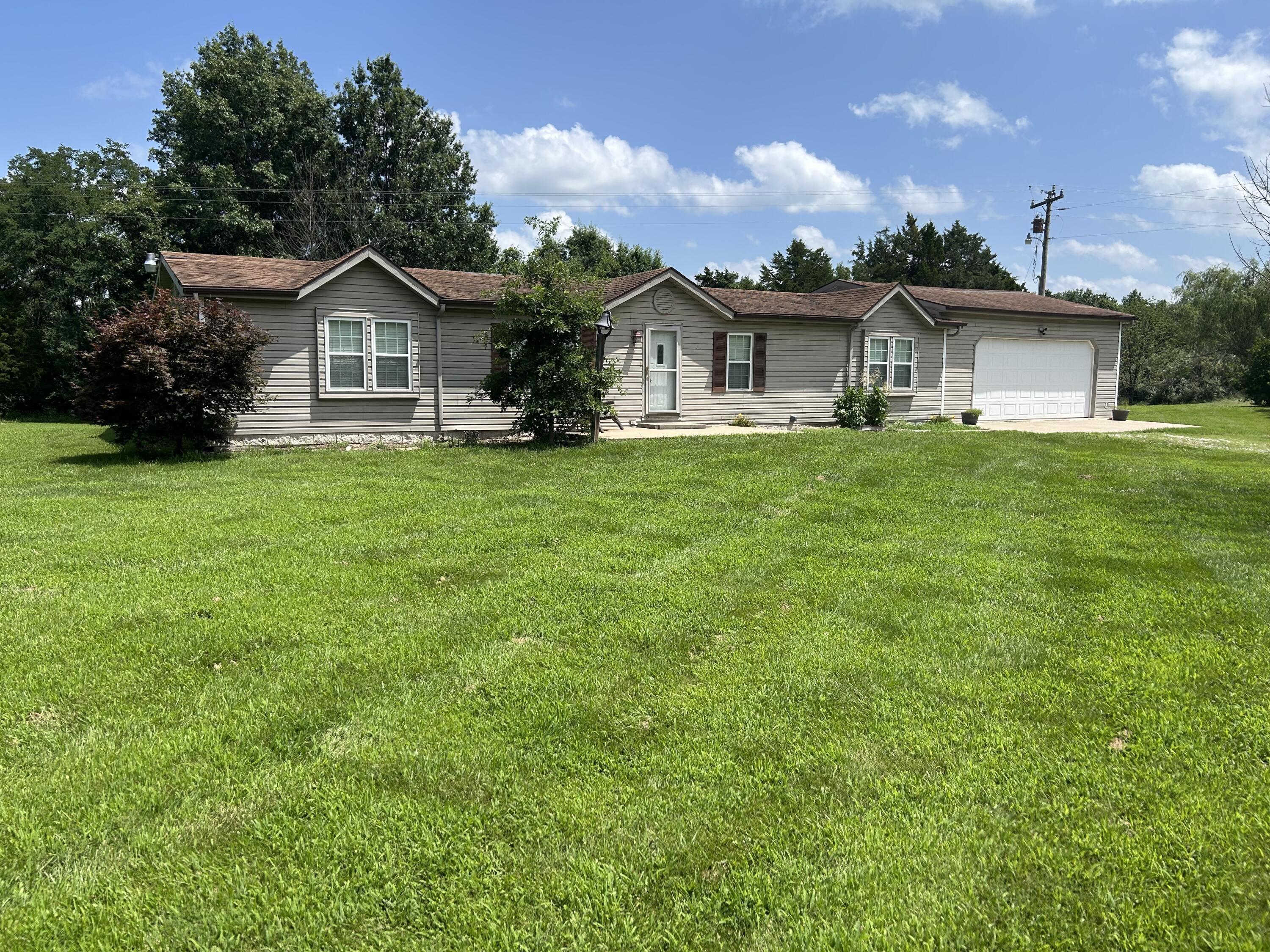 Property Photo: 16950 N Anchorom Rd MO 65255