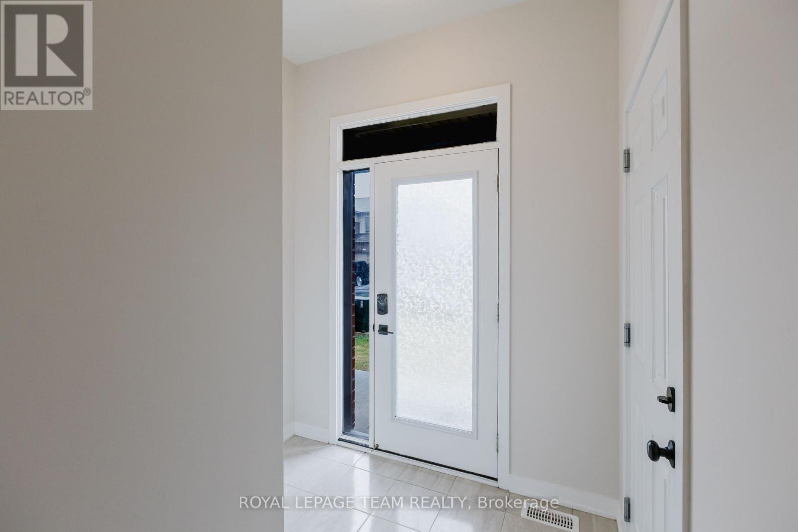 Property Photo: 611 Fenwick Way ON K2J 7E5