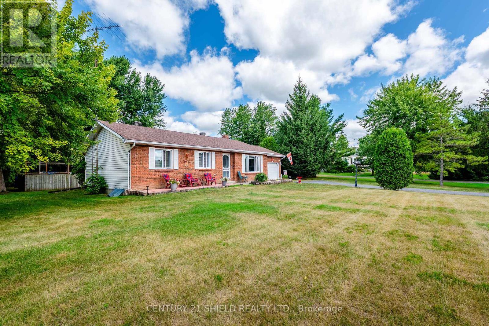 Photo de la propriété:  14215 County Rd 2 Highway  ON K0C 1M0 