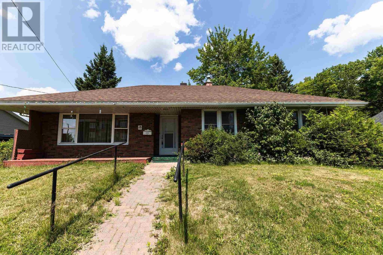 Property Photo: 18 Tilley Rd ON P6B 3Y5