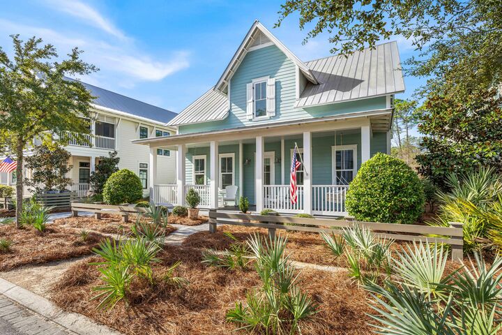 Property Photo: 615 E Royal Fern Way FL 32459