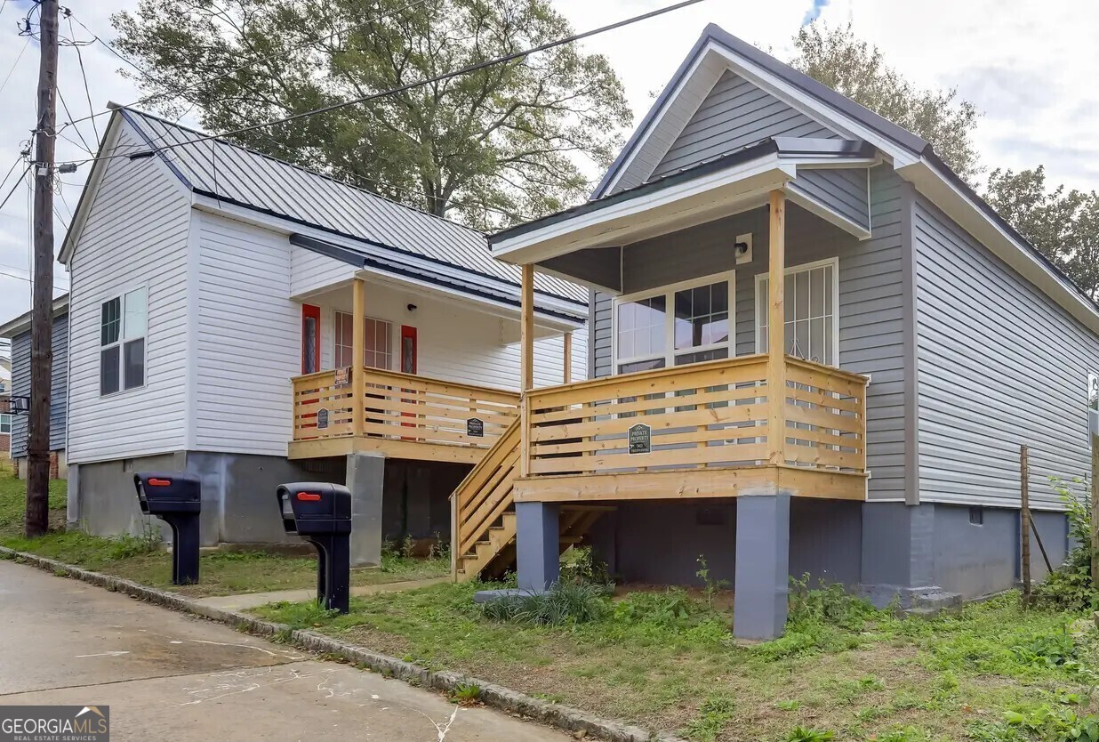 Property Photo:  1418 2nd Avenue  GA 31201 