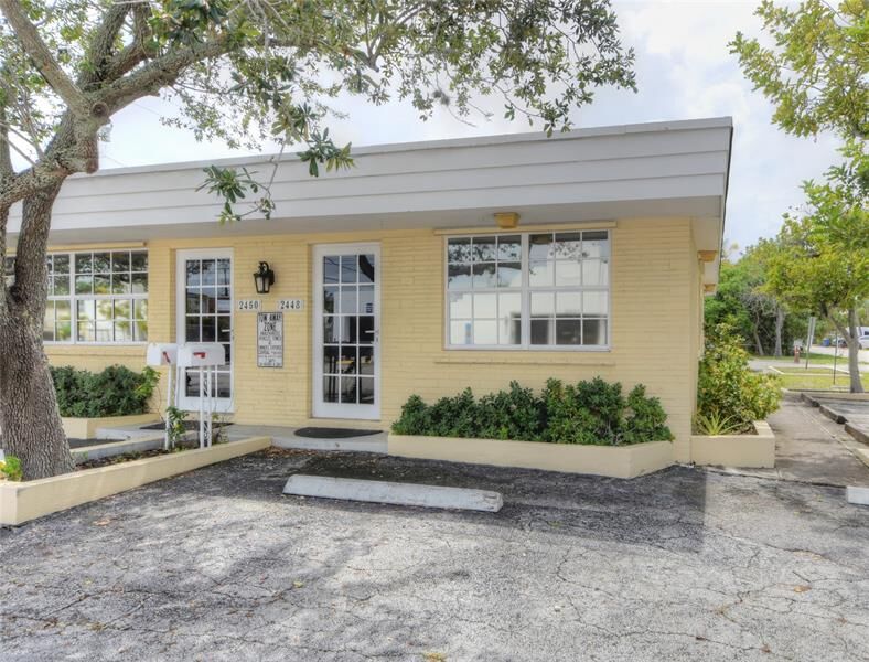Property Photo:  2448 NE 13th Ave  FL 33305 