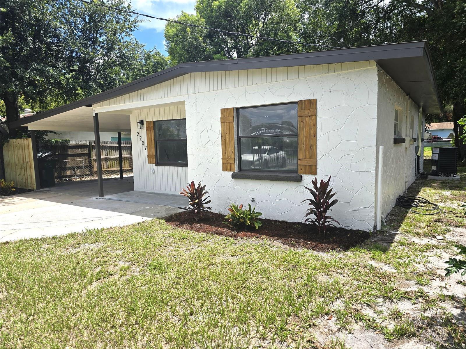 Property Photo: 2207 N Florida Avenue FL 33805