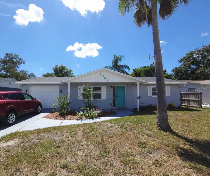 Property Photo: 1037 Chelsea Lane FL 34691