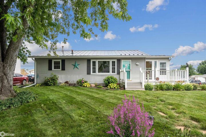 Property Photo:  1201 Rolling Meadows Road  IA 50158 