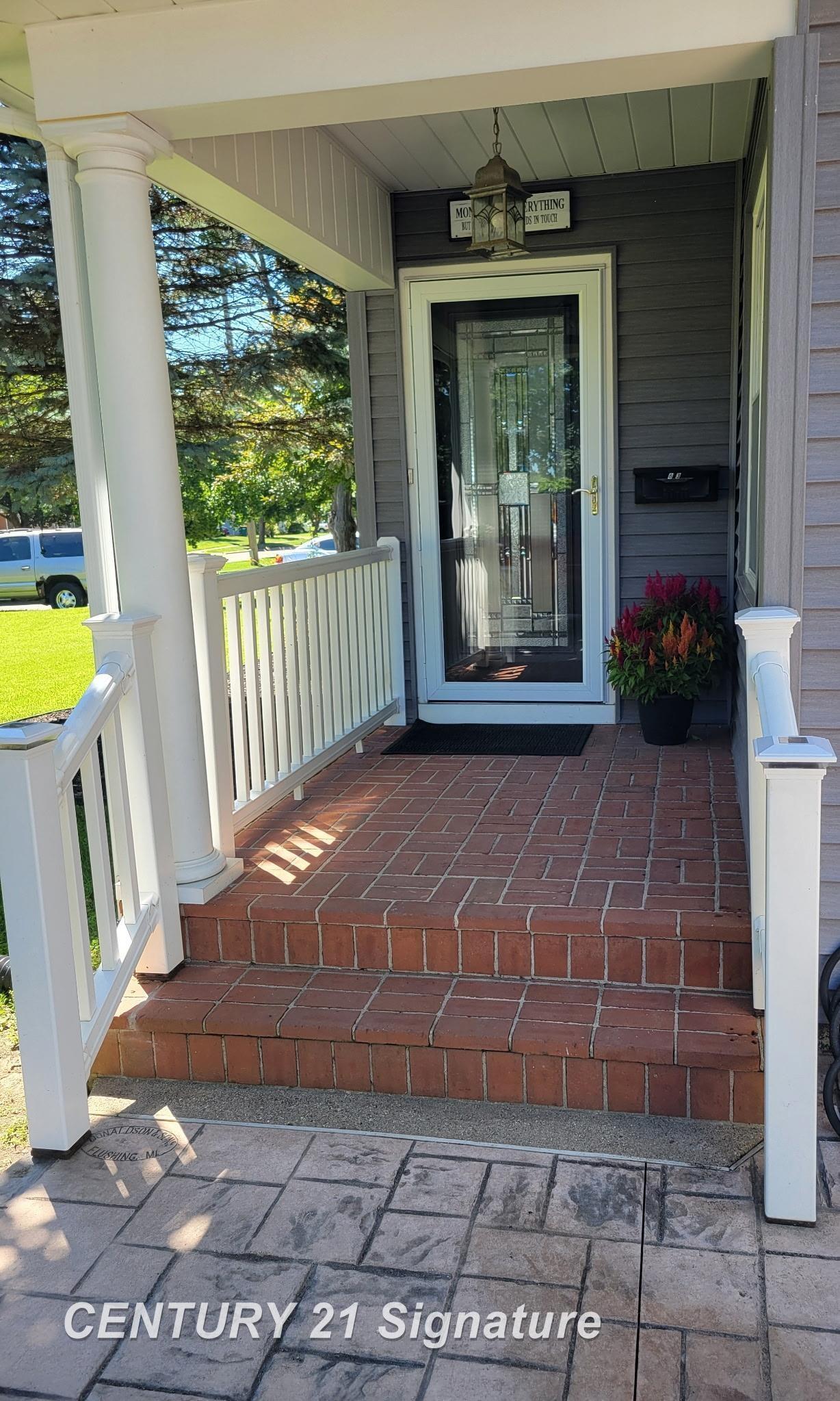 Property Photo:  833 Coutant Street  MI 48433 