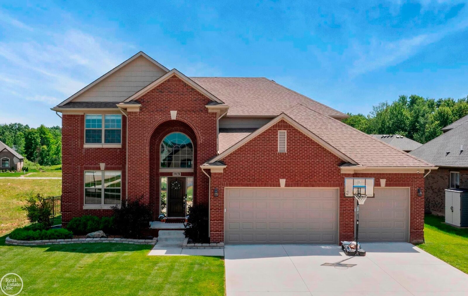 Property Photo:  19178 Paddington Lane  MI 48042 