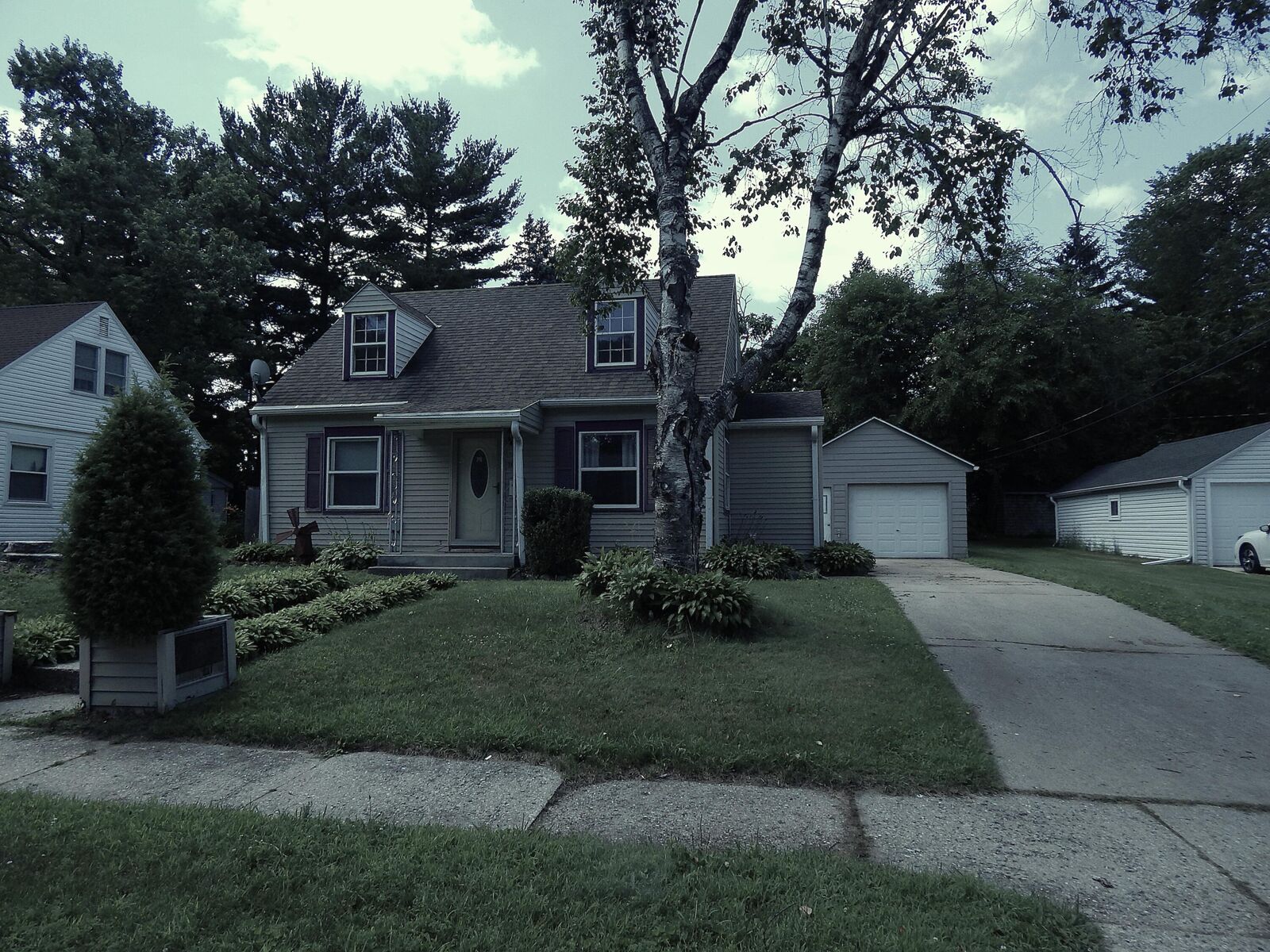 Property Photo:  1004 Birchwood Dr  WI 53095 