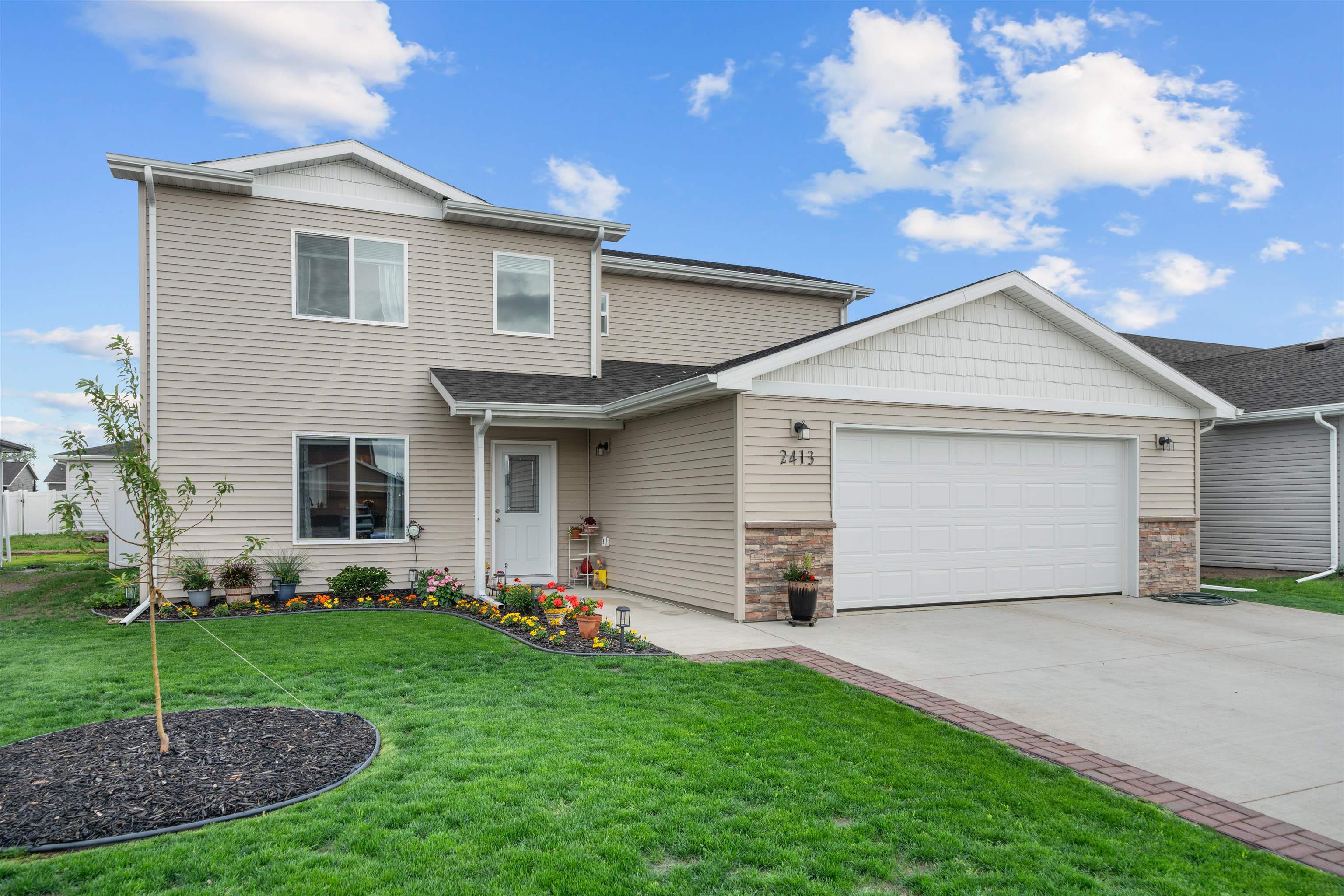 Property Photo: 2413 Ivory St NW ND 58703