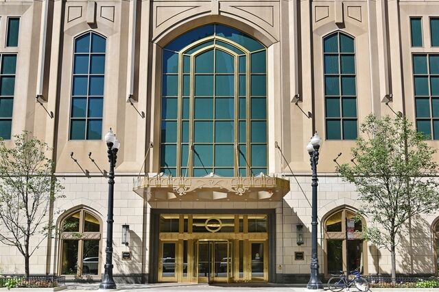 Property Photo: 21 E Huron Street 2606 IL 60611