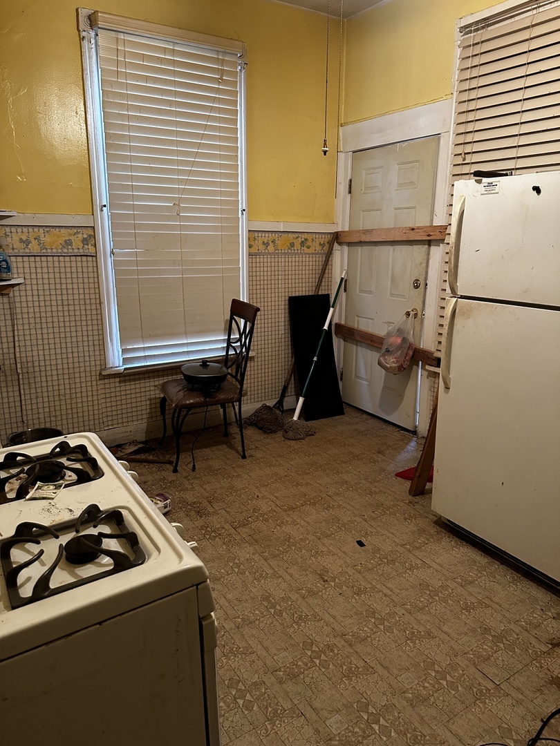 Property Photo: 347 W 59th Place IL 60621