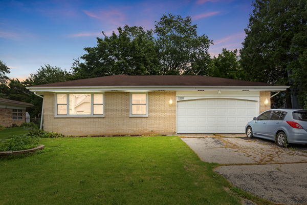 Property Photo:  1110 Poplar Street  IL 60156 