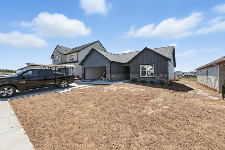 Property Photo:  555 Ayden Ln  TN 37042 