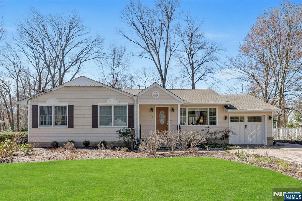 Property Photo:  71 New Street  NJ 07401 