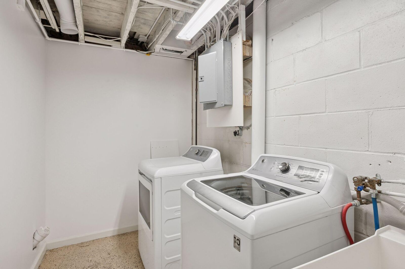 Property Photo: 1909 E River Parkway MN 55414