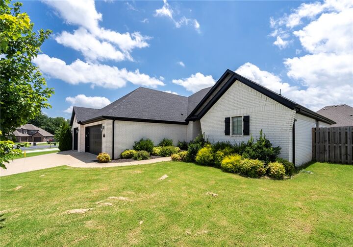 Property Photo: 1210 Stoneybrook Lane AR 72713