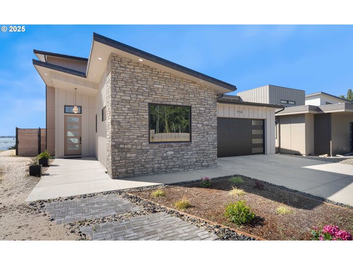 Property Photo: 1940 Pacific View Ln OR 97420