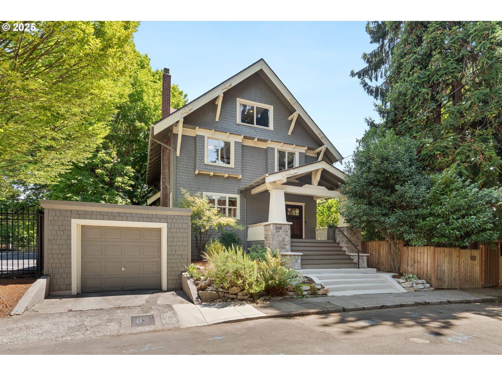 Property Photo: 928 SE 18th Ave OR 97214