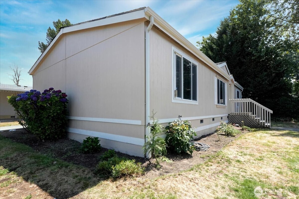 Property Photo: 31600 126 Avenue SE E1 WA 98092