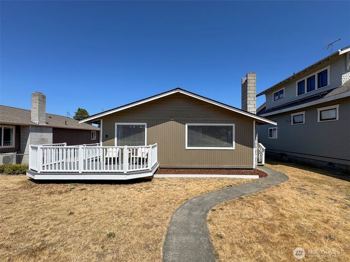 Property Photo: 521 W 9th Street WA 98362