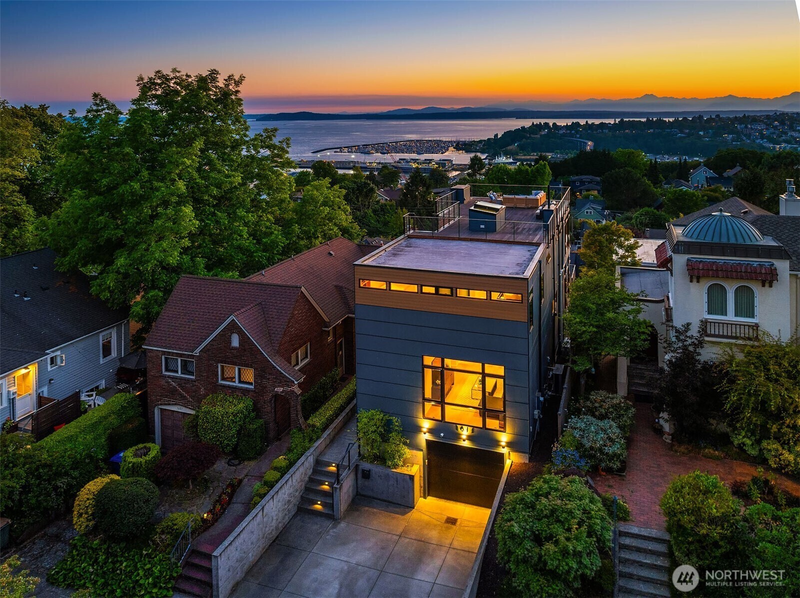 Property Photo: 1611 9th Avenue W WA 98119