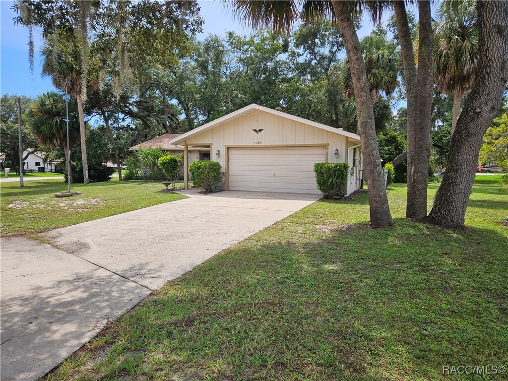 Property Photo: 7525 W Fairview Court FL 34429