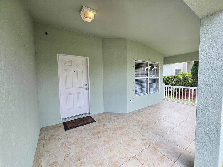Property Photo: 829 Greenleaf Circle FL 32960
