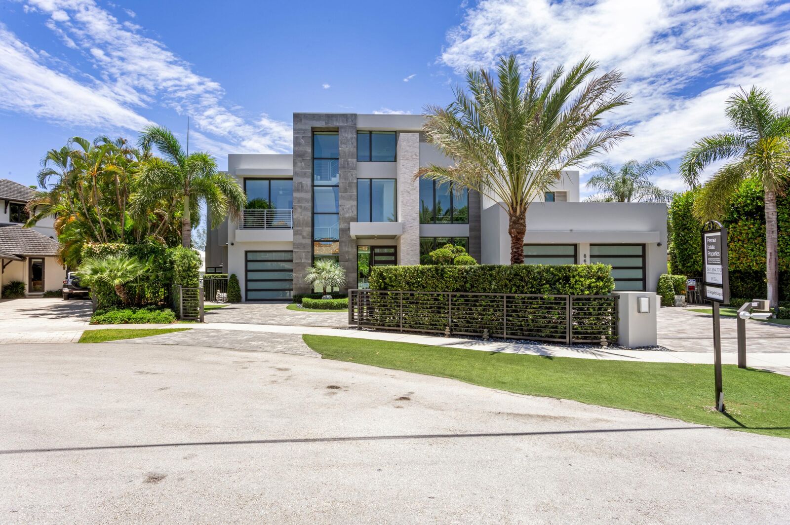 Property Photo:  862 NE 33rd Street  FL 33431 