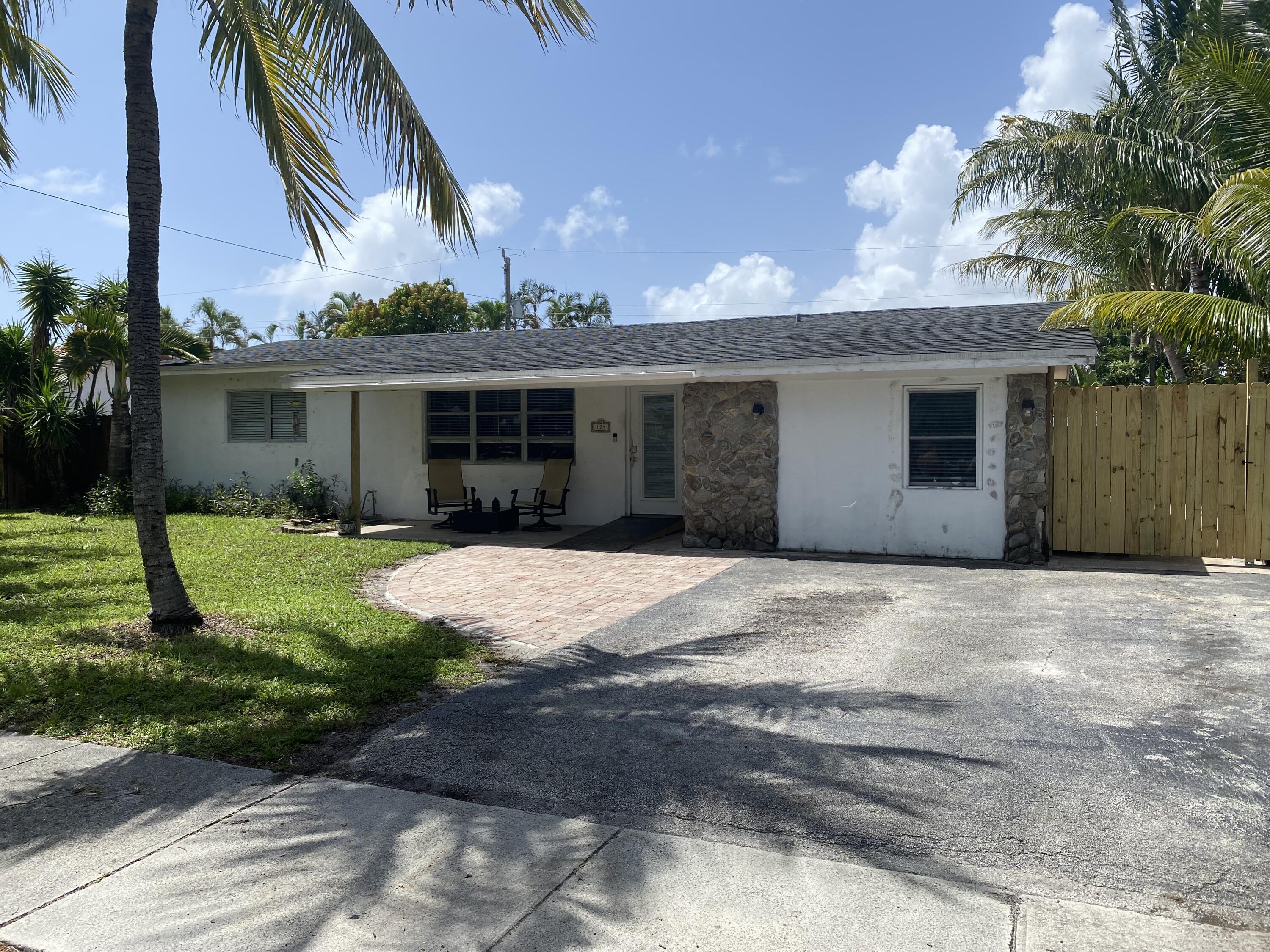 Property Photo: 124 SE 11th Street FL 33441