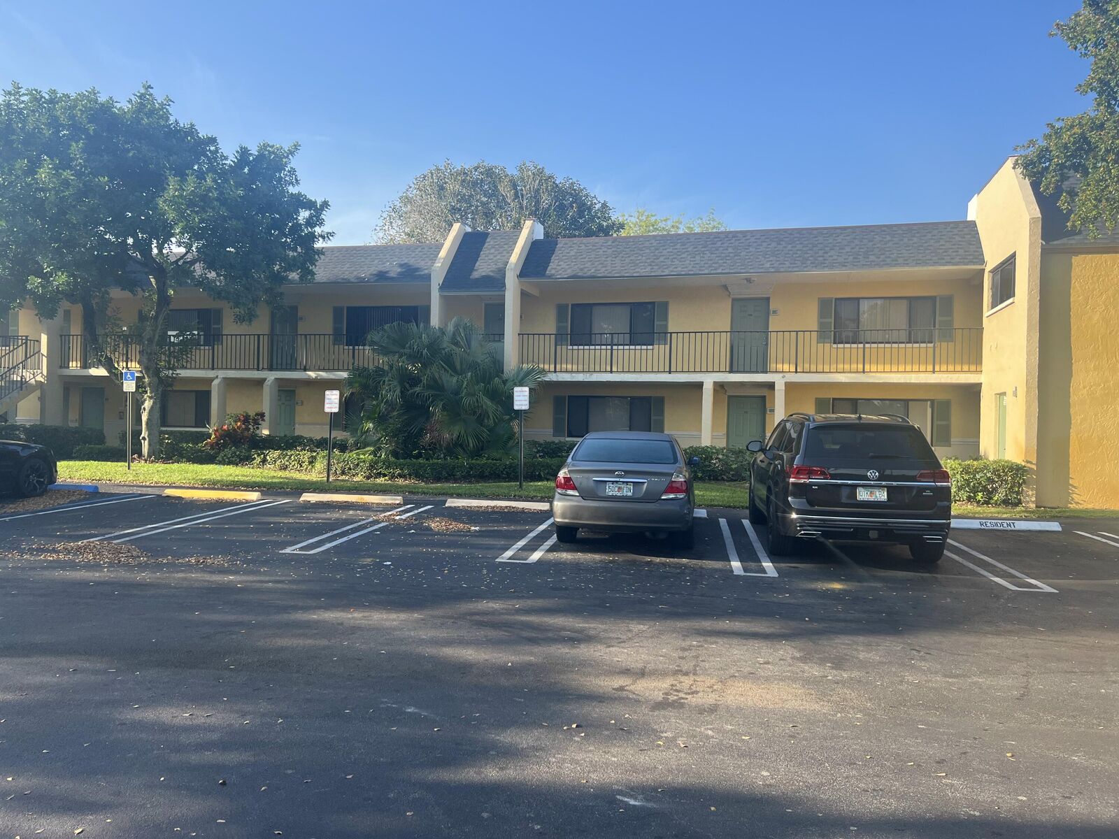 Property Photo:  814 Meadows Circle 814  FL 33436 