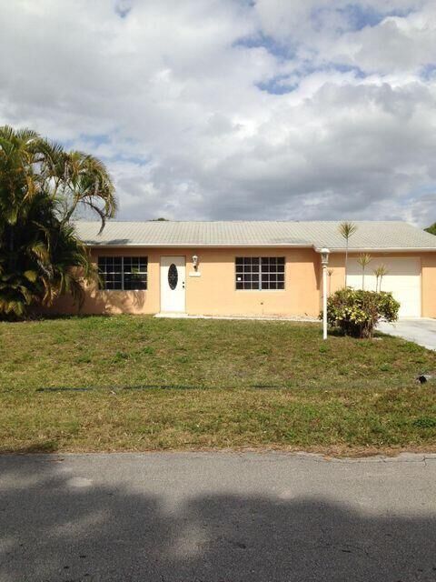 Property Photo: 925 SE Albatross Avenue FL 34983
