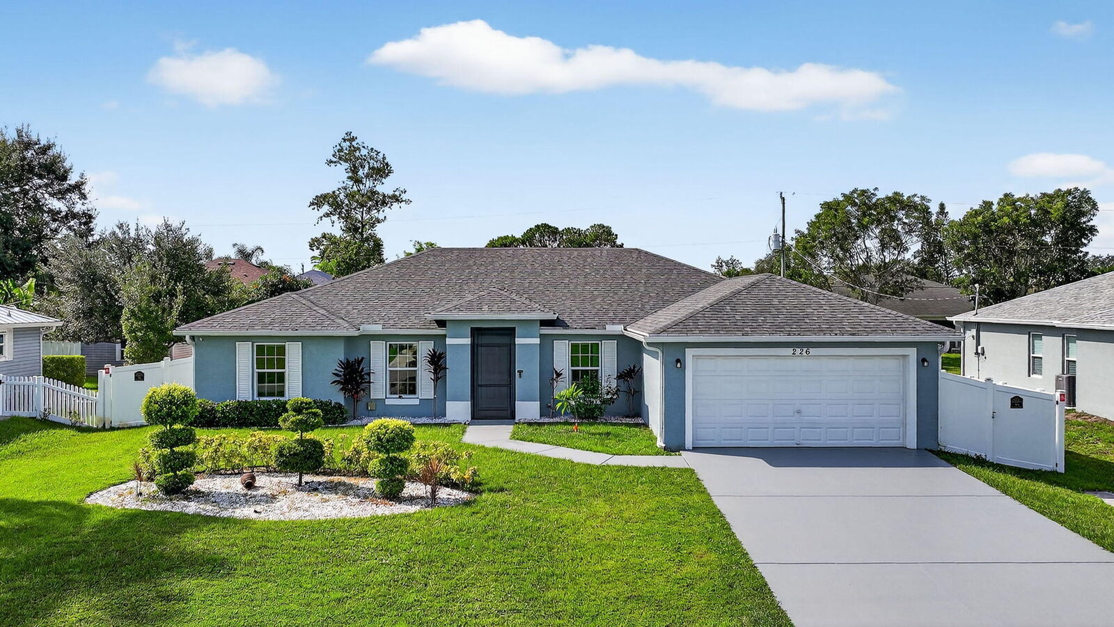 Property Photo: 226 SW Starfish Avenue FL 34984