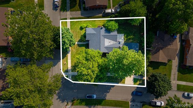 Property Photo: 20195 River Oaks Drive MI 48127
