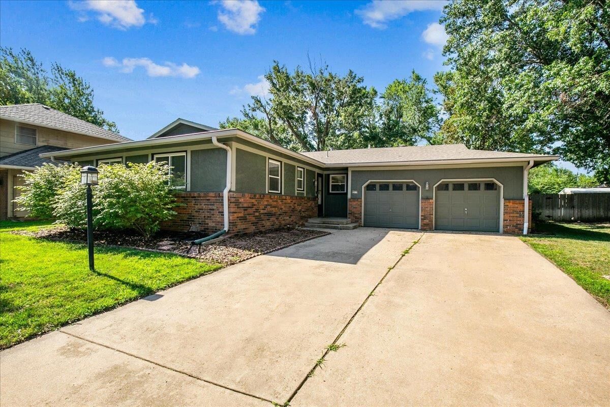 Property Photo:  8515 E Lockmoor Cir  KS 67207 