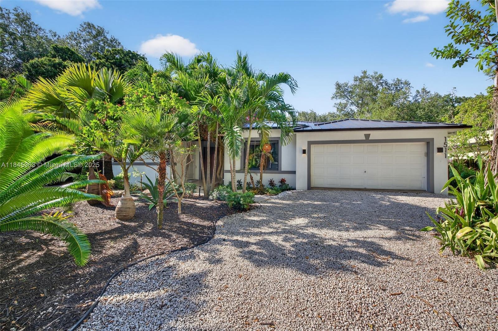 Property Photo:  1511 SW 30th Pl  FL 33315 