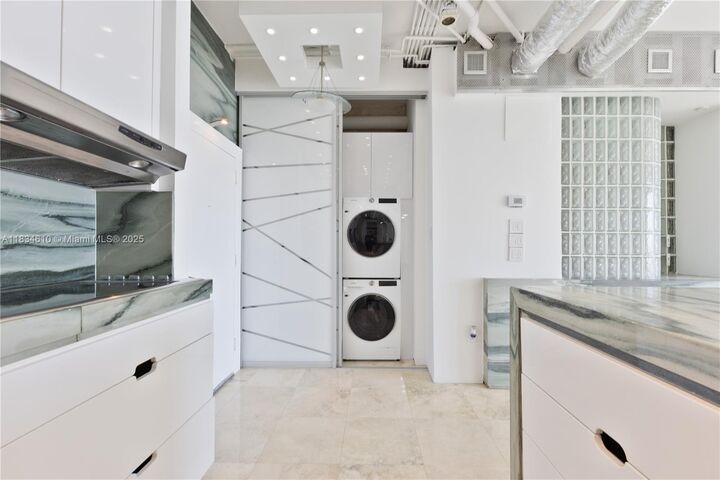 Property Photo: 1155 Brickell Bay Dr Ph 208 FL 33131