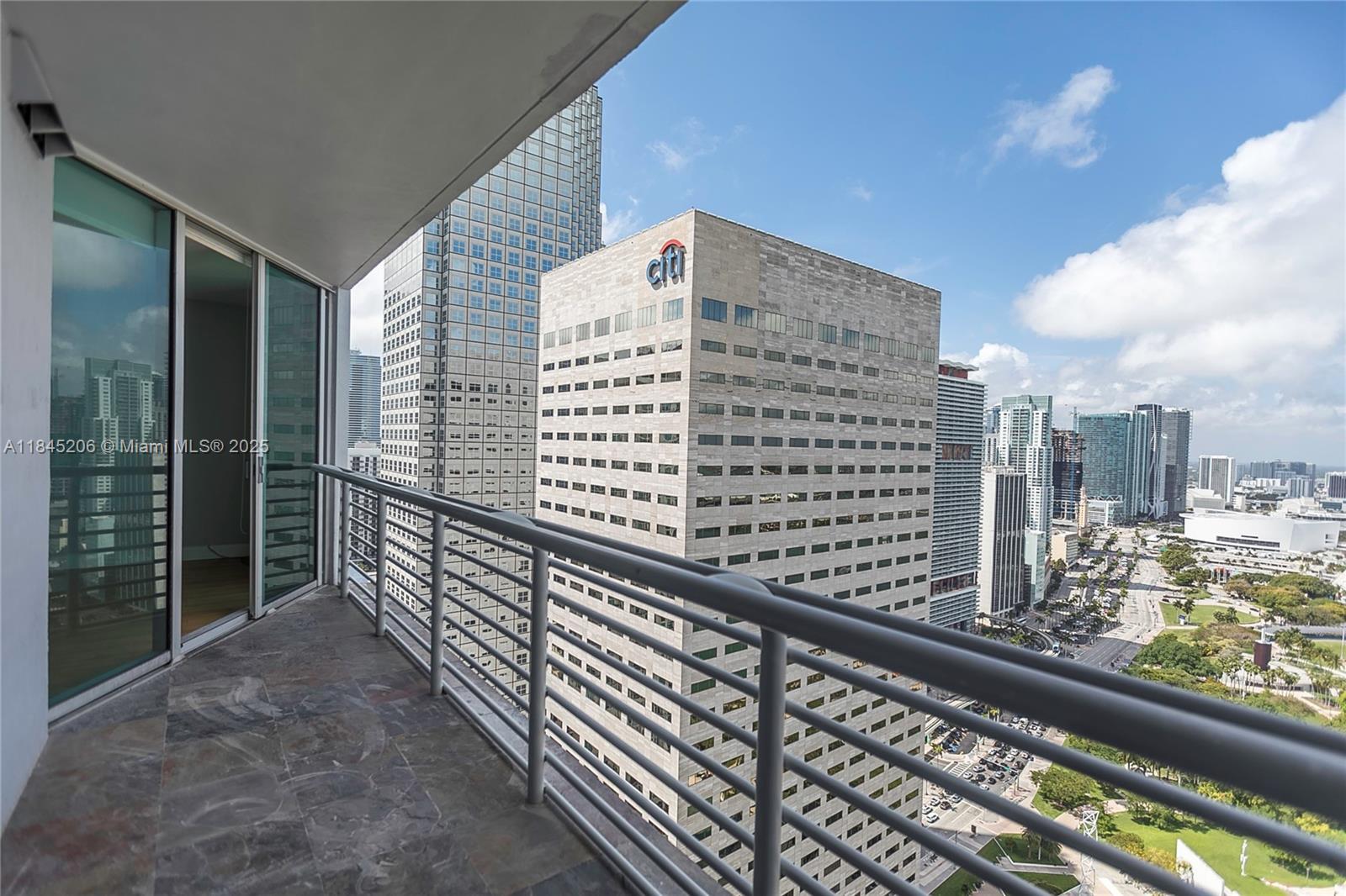 Property Photo: 325 S Biscayne Blvd 4224 FL 33131