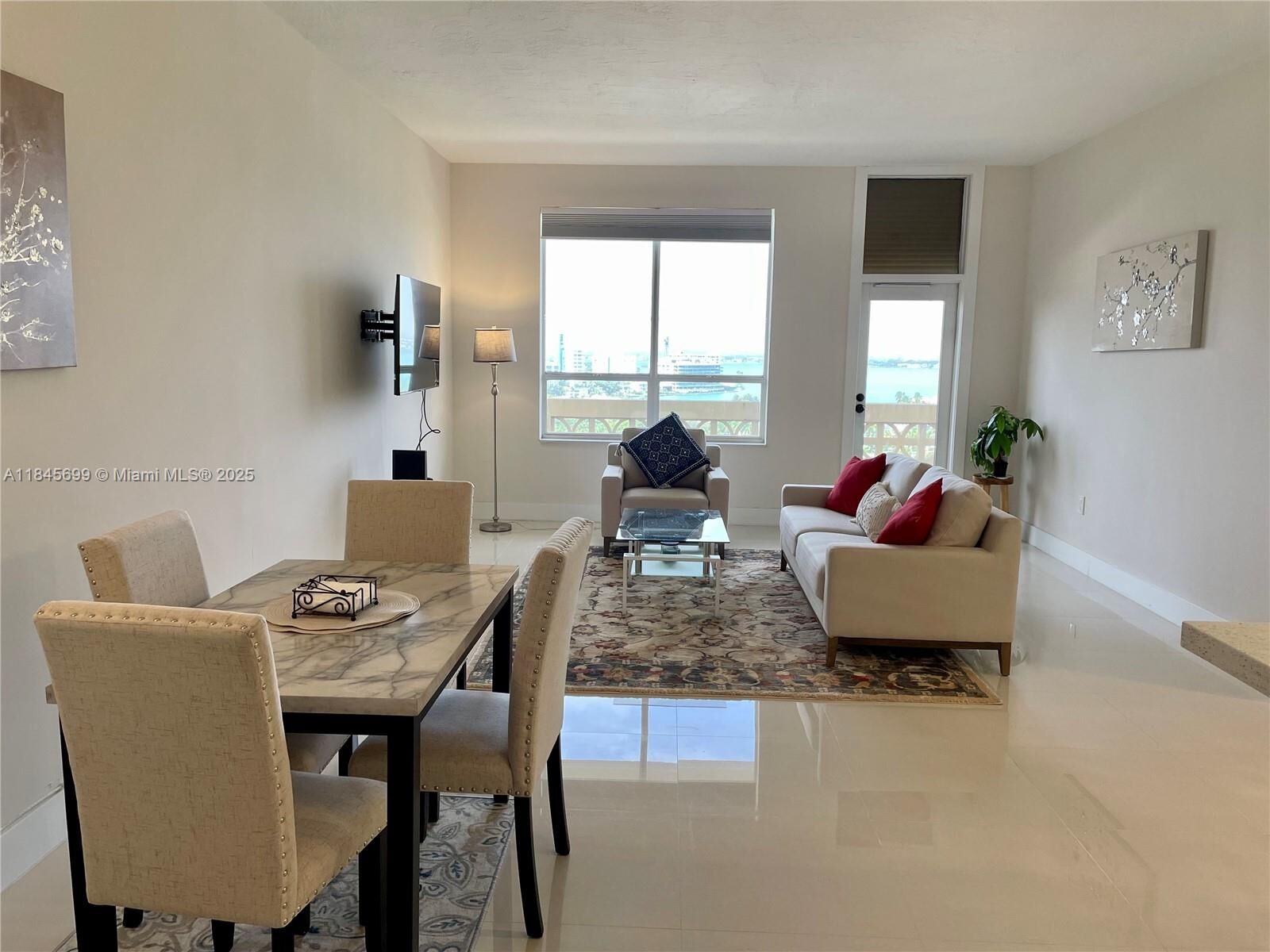 Property Photo:  10185 Collins Ave Ph06(+Den)  FL 33154 