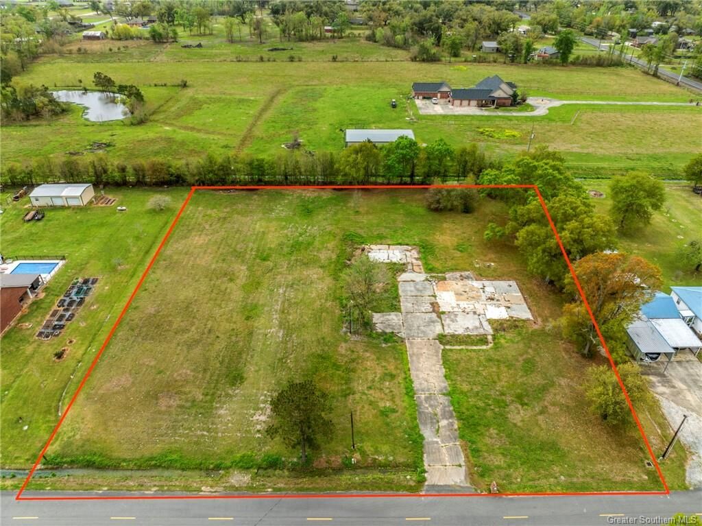 Property Photo:  2022 Gay Drive  LA 70665 