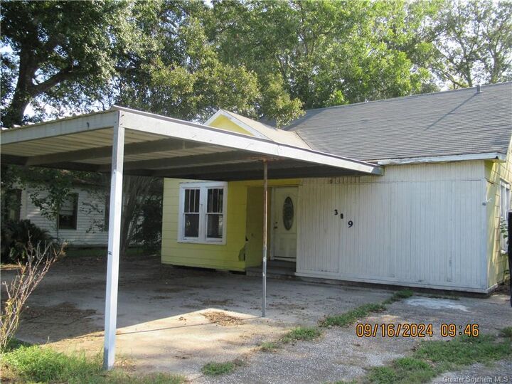Property Photo: 309 S Thomson Avenue S LA 70647