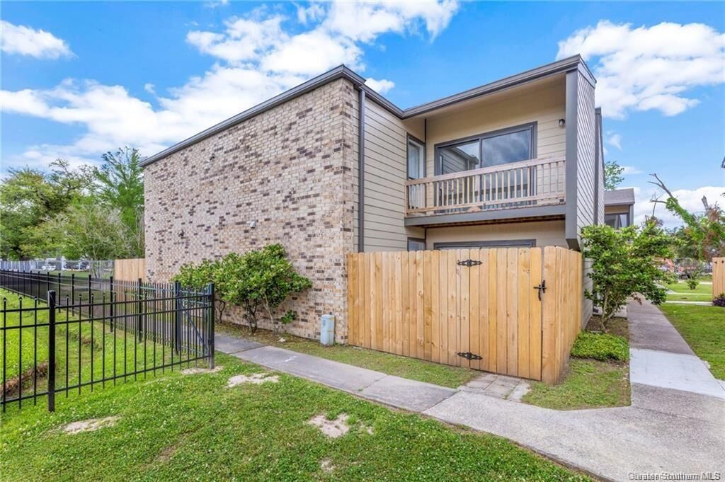 Property Photo:  1020 W McNeese Street W  LA 70605 